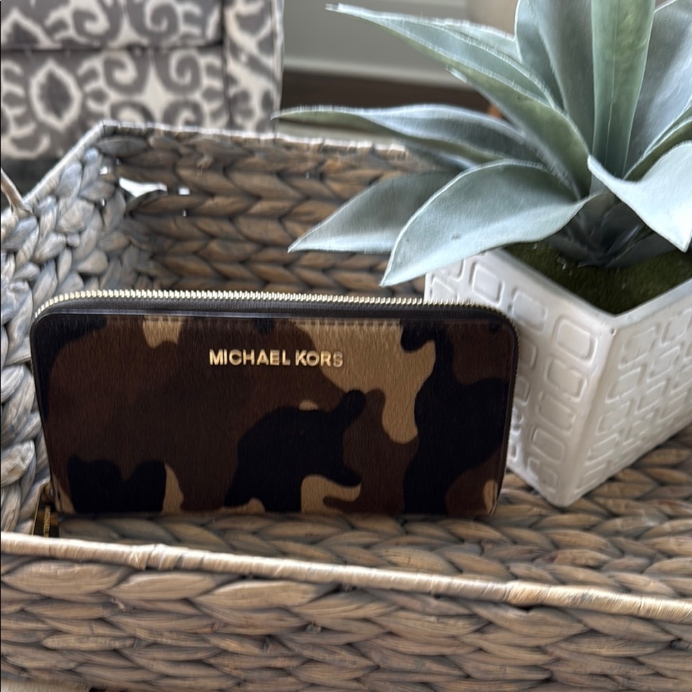 EUC Michael Kors Brown and Black Camouflage Wallet!!